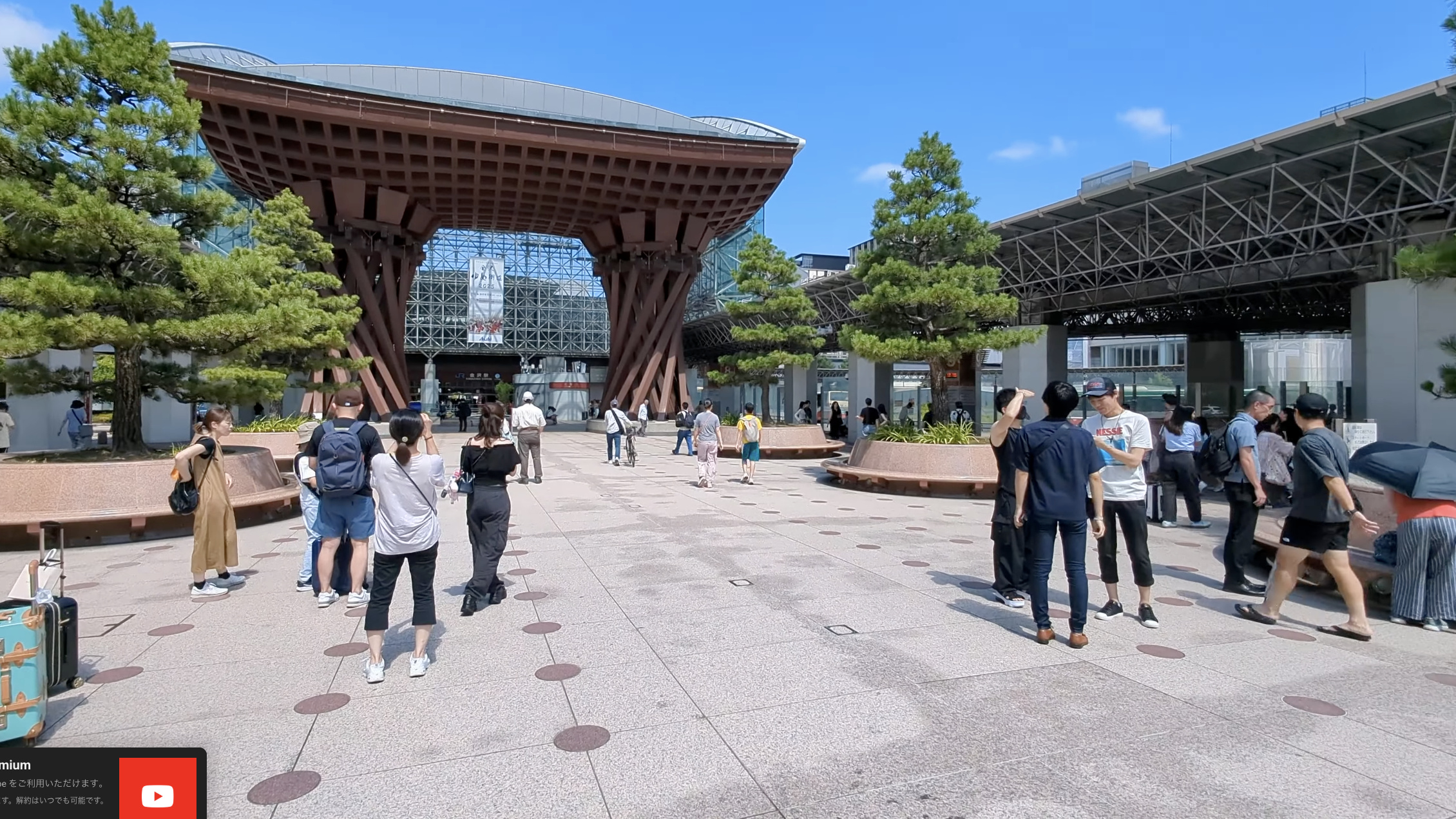金沢駅東口広場から見た鼓門ともてなしドーム