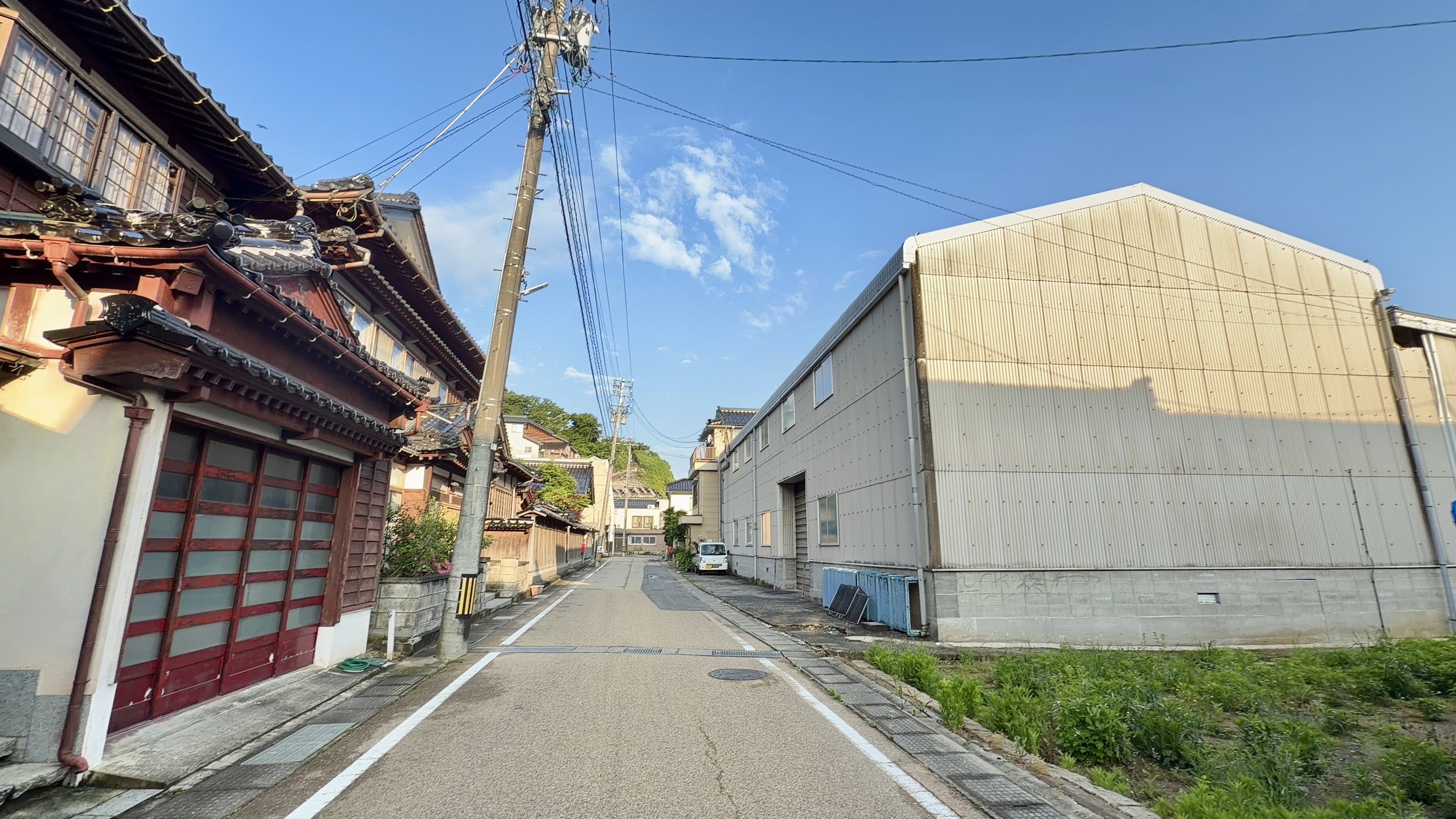 新町地区の路地・古い建物と倉庫